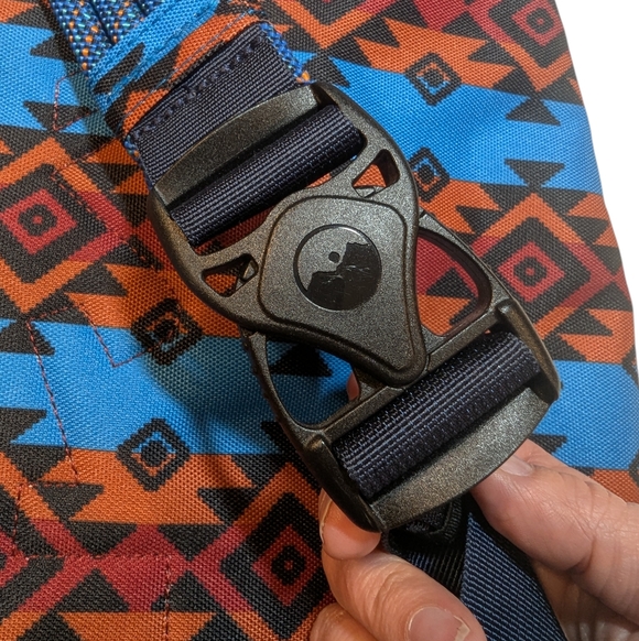 Kavu Rope Sling Bag In Horizon Blanket - Picture 10 of 13